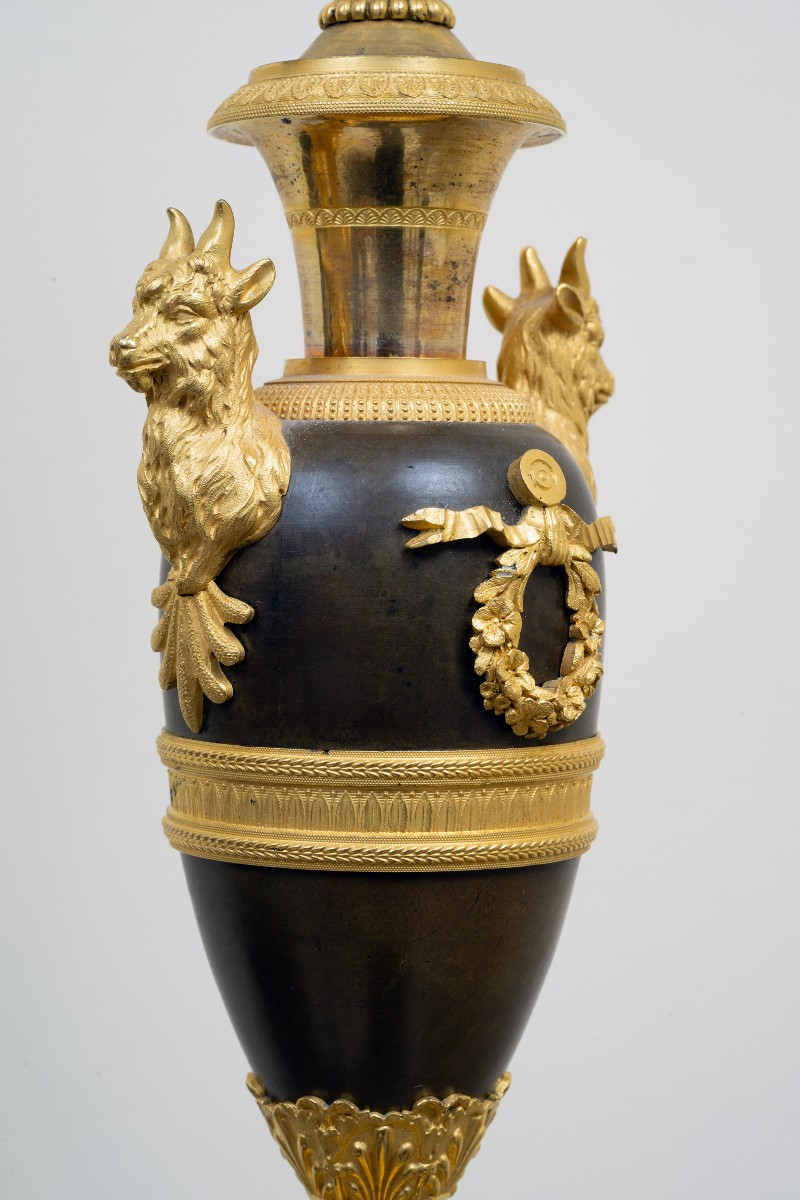 COPPIA DI CANDELIERI IN BRONZO DORATO E PATINATO  -photo-4