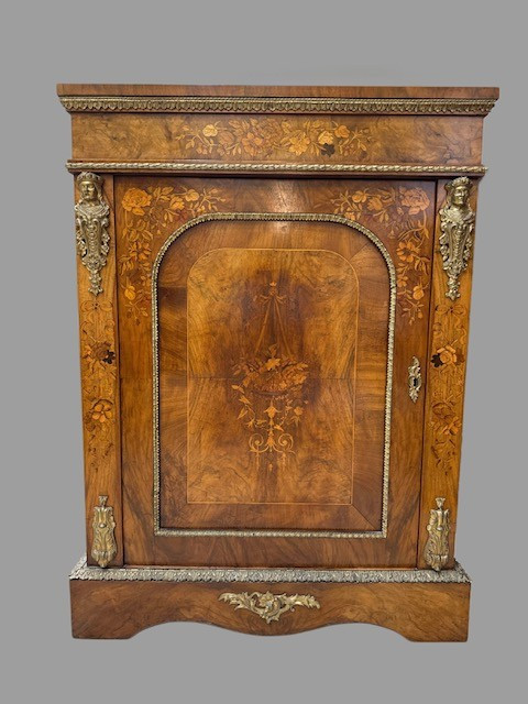 Credenza intarsiata
