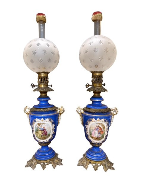 Coppia di lampade in porcellana 