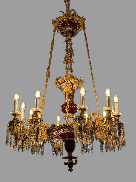Importante lampadario in bronzo e cristallo