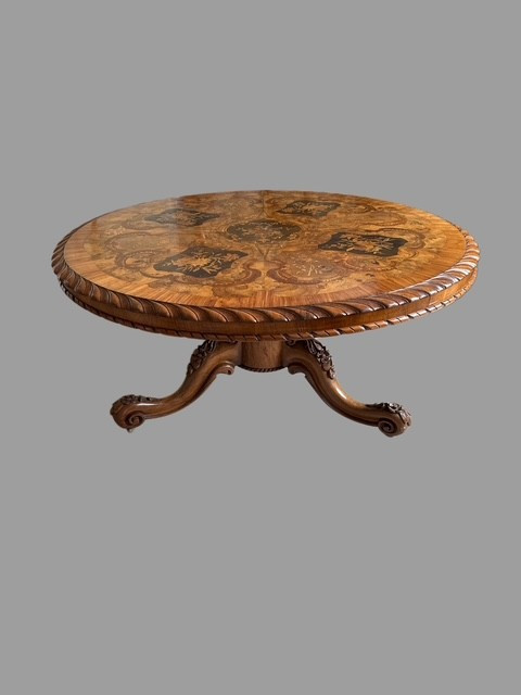 Tavolo da centro intarsiato