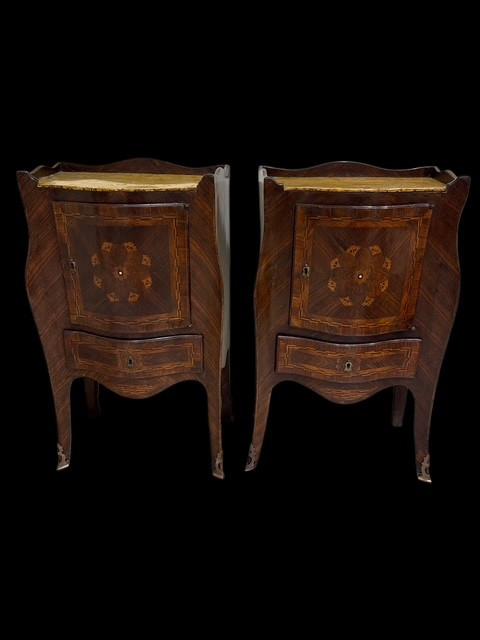 Coppia di mobiletti napoletani del settecento 