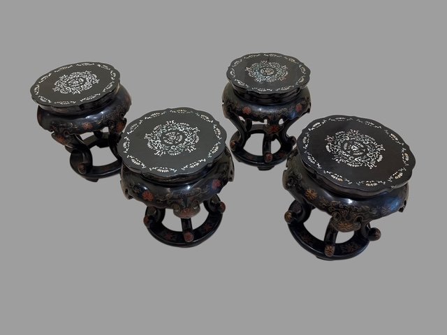 Tavolino con sgabelli orientali-photo-1