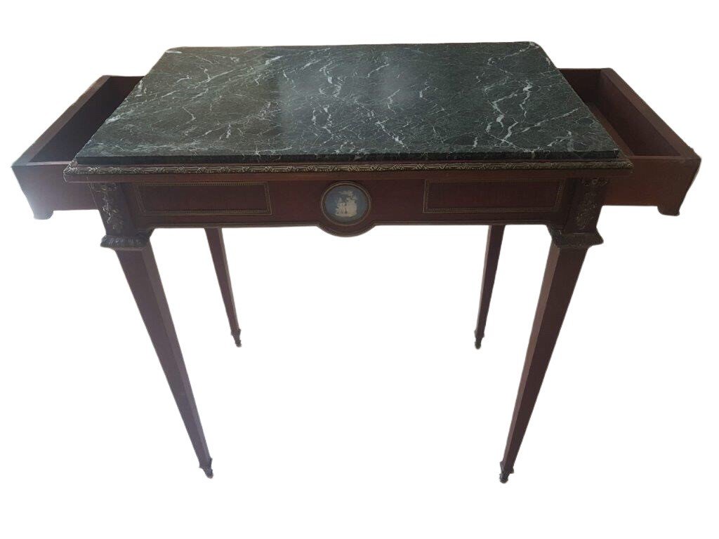 Tavolino con bronzi e placche in porcellana Wedgwood -photo-4