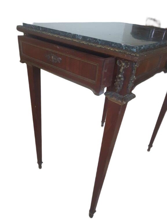 Tavolino con bronzi e placche in porcellana Wedgwood -photo-5