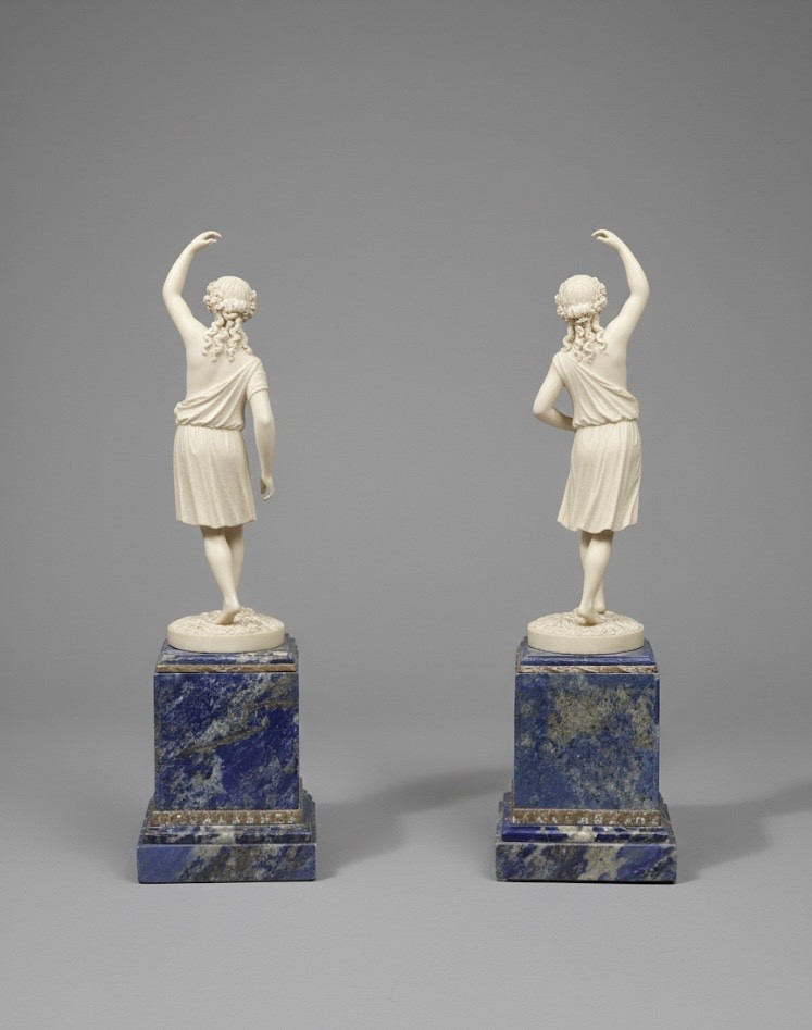 Paire de Sculptures Féminines en Ivoire-photo-2