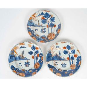 Three Chinese Porcelain Plates, Imari, 18th Century.
