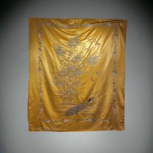  Grande tessuto in seta color giallo oro, Manifattura cinese - XIX secolo