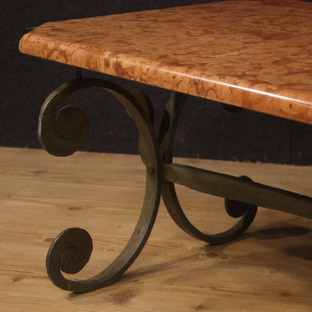 Tavolino francese in ferro con piano in marmo del XX secolo-photo-3
