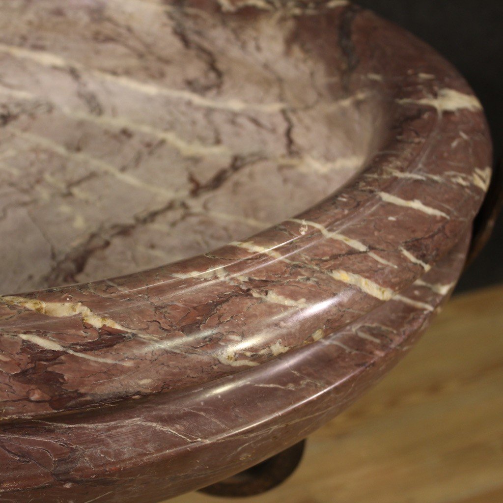 Grande vasca in marmo con tripode in ferro battuto-photo-5