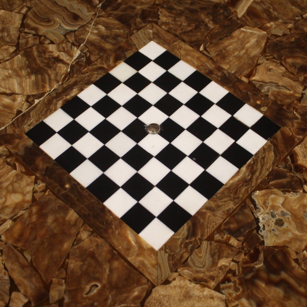 Tavolo da gioco con piano in marmo e onice con scacchiera del XX secolo-photo-4