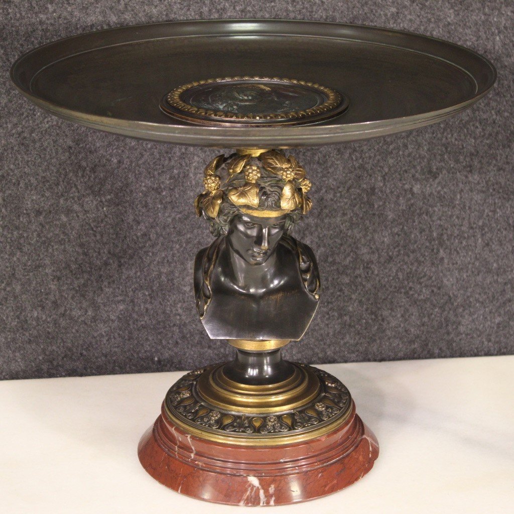 Elegante alzata in bronzo firmata Alph. Giroux Paris e datata 1871