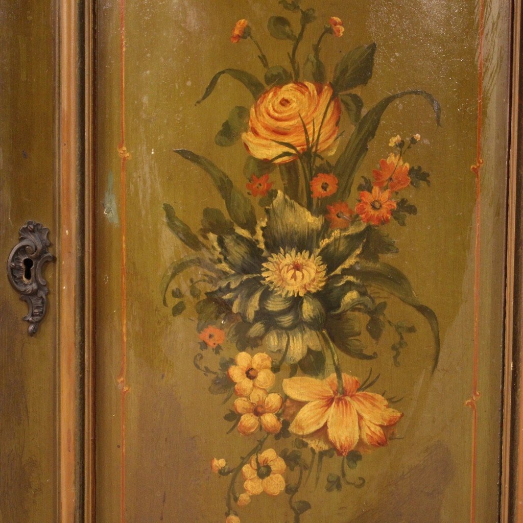 Angoliera dipinta e scolpite in stile veneziano del XX secolo-photo-2