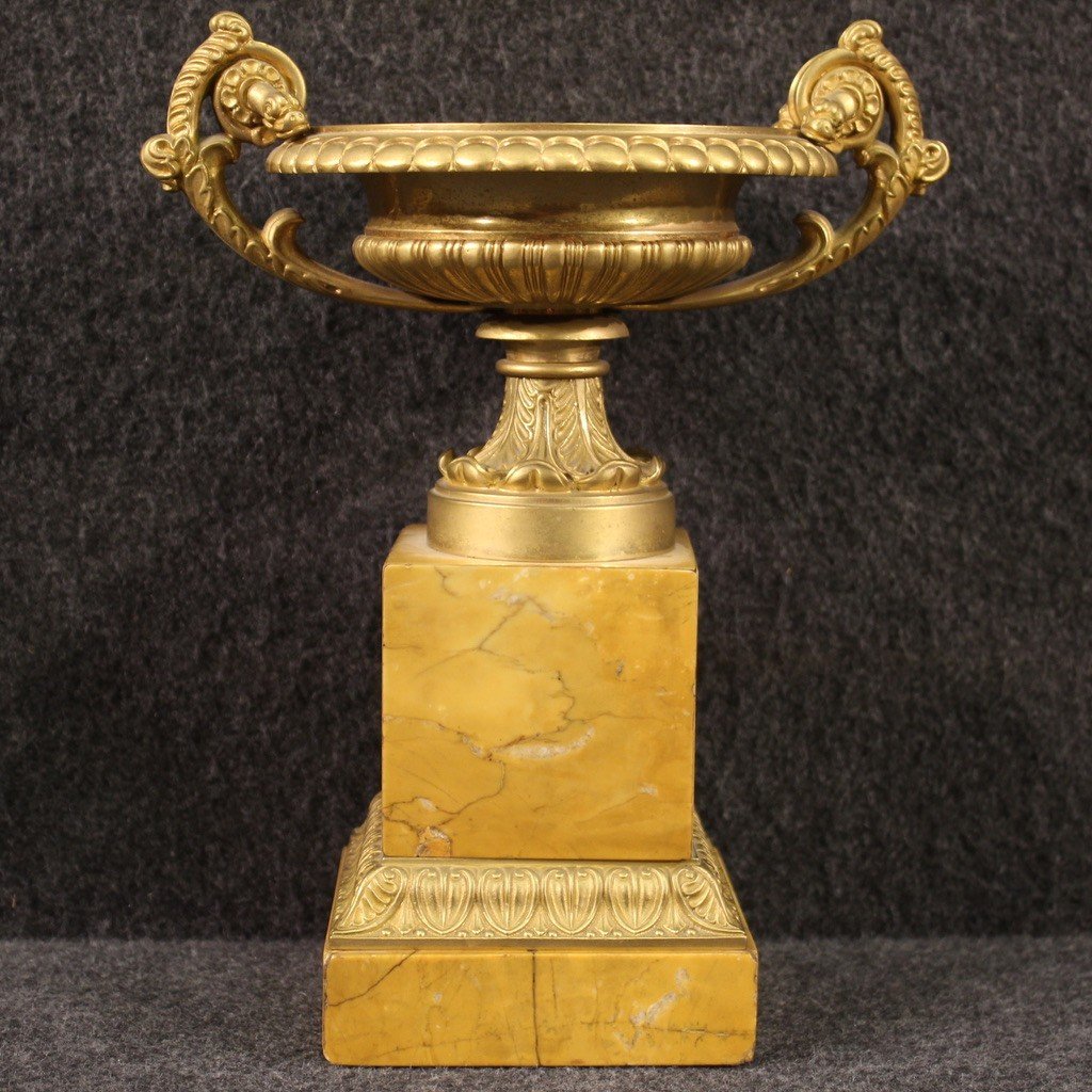 Coppia di alzate in bronzo dorato e marmo giallo del XX secolo-photo-1