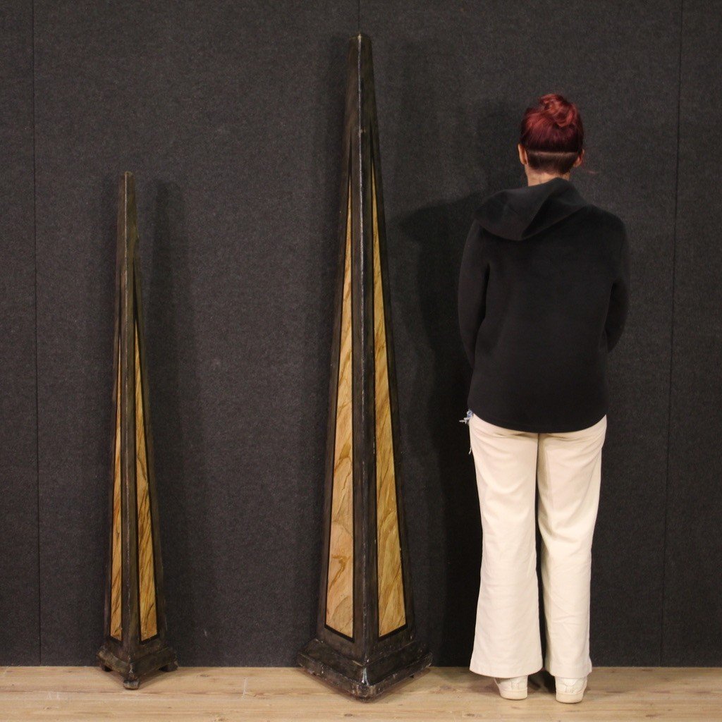Grandi obelischi in legno dipinto del XX secolo-photo-2