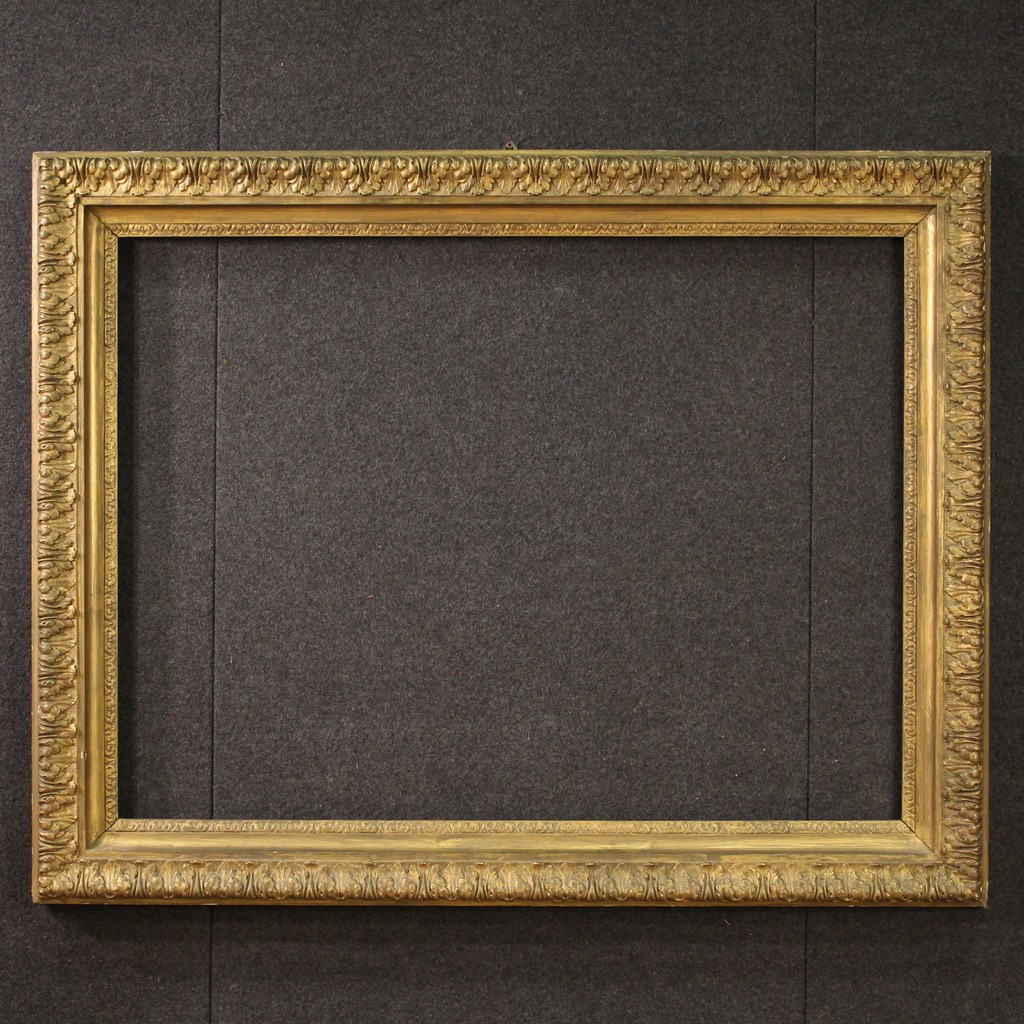 Grande cornice in legno dorato del XX secolo