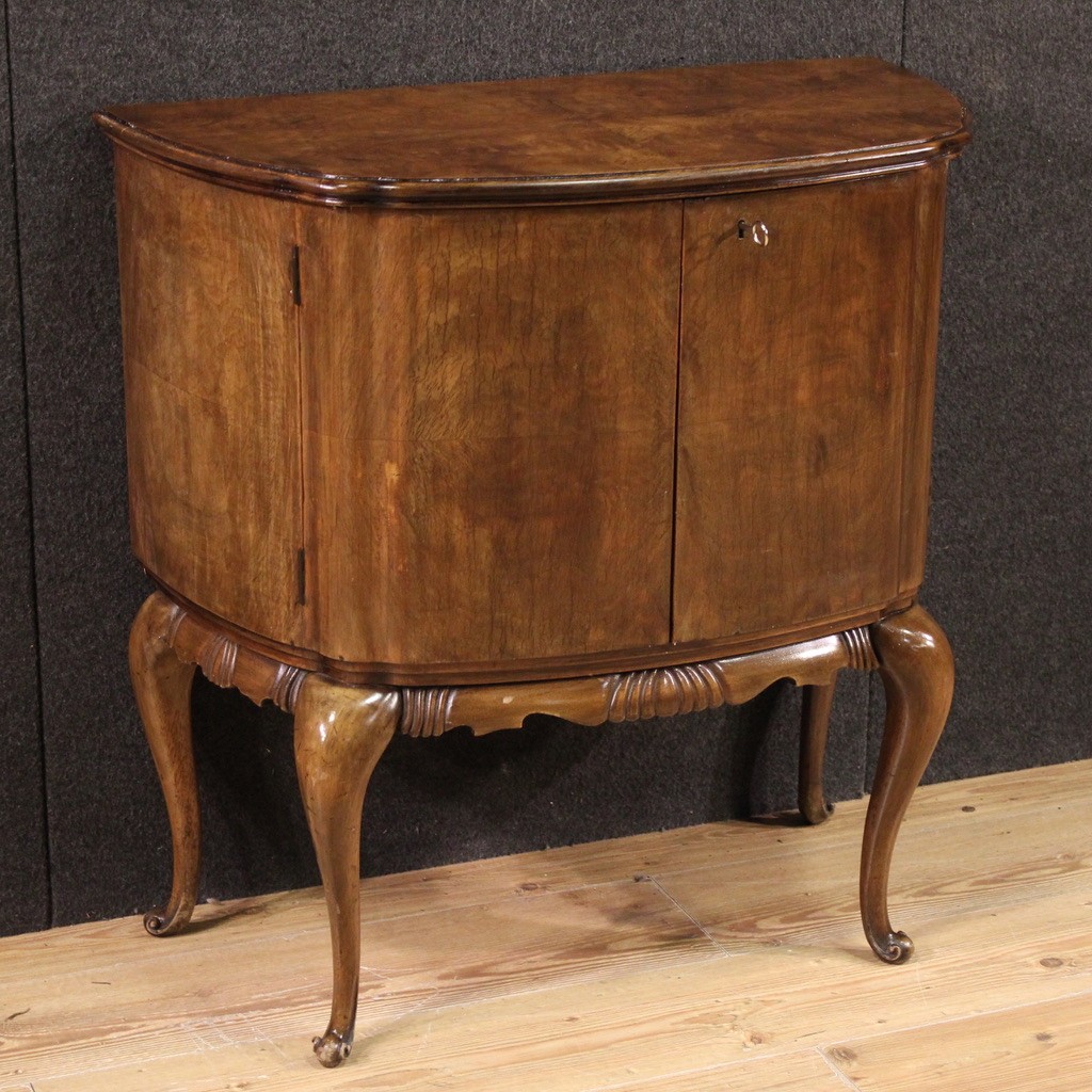 Piccola credenza a mezzaluna del XX secolo