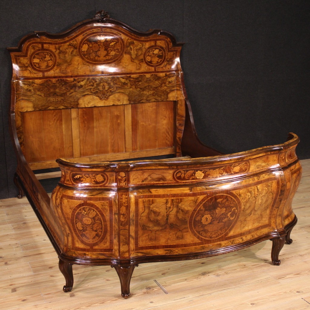Letto matrimoniale lombardo in stile Luigi XV del XX secolo