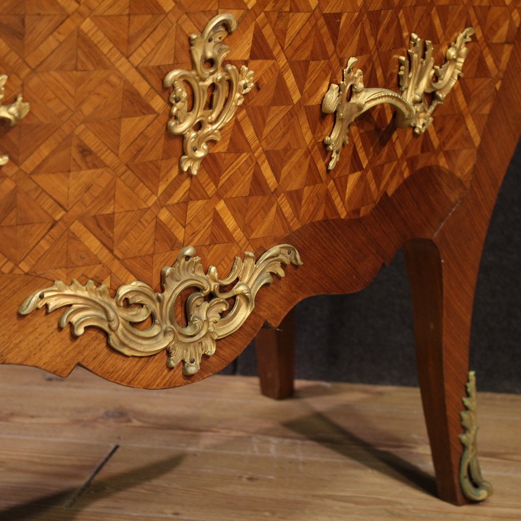 Comò francese intarsiato con piano in marmo del XX secolo-photo-7