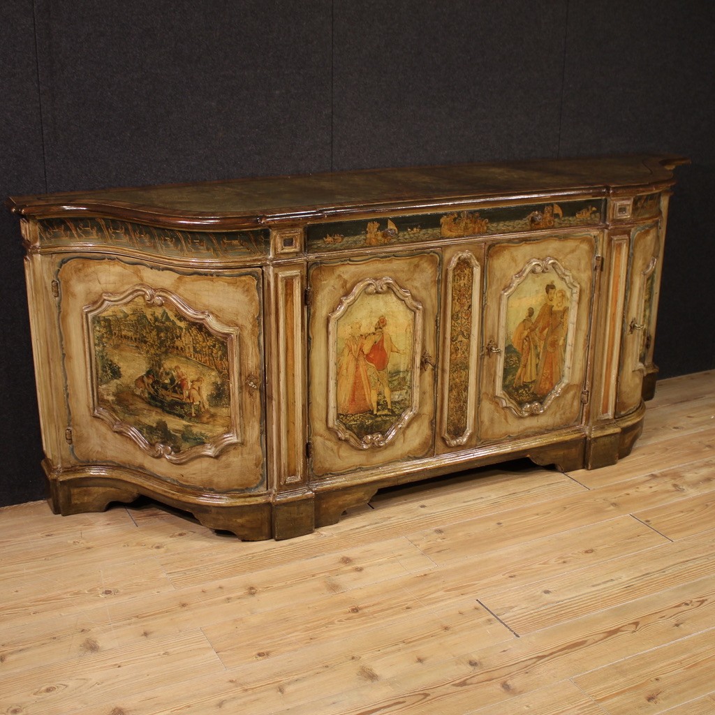 Grande credenza veneziana laccata e dipinta del XX secolo