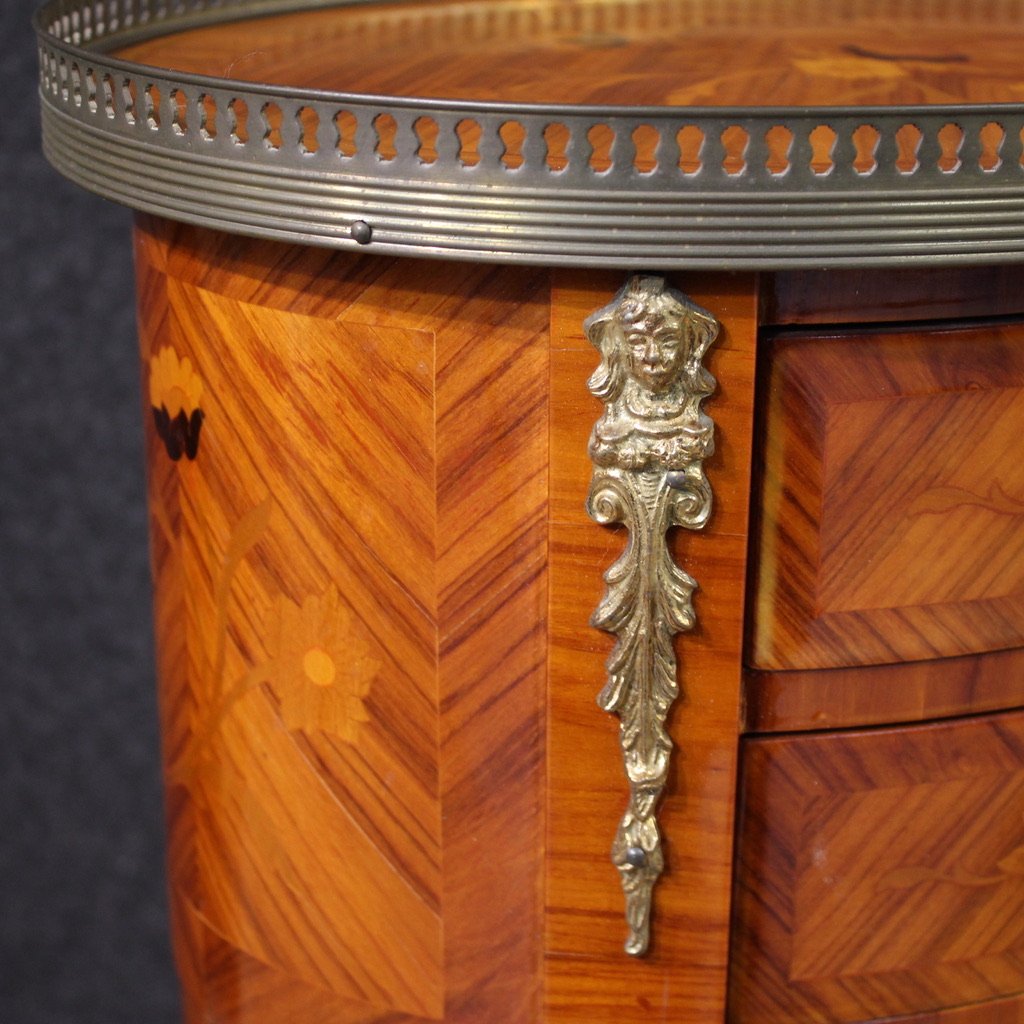 Coppia di comodini francesi ovali intarsiati del XX secolo-photo-2