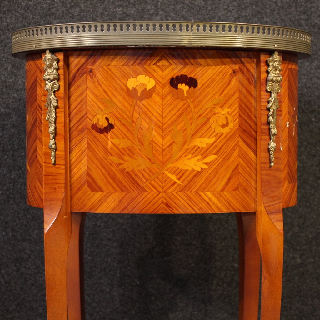 Coppia di comodini francesi ovali intarsiati del XX secolo-photo-7