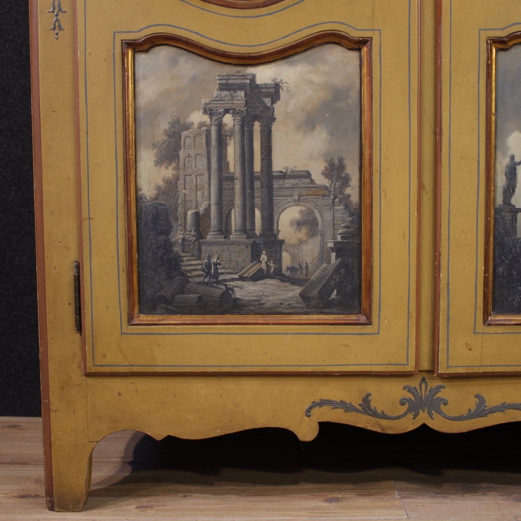 Piccolo armadio piemontese laccato, dorato e dipinto del XX secolo-photo-1