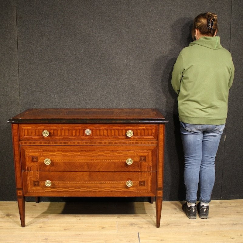 Comò italiano intarsiato in stile Luigi XVI del XX secolo-photo-2