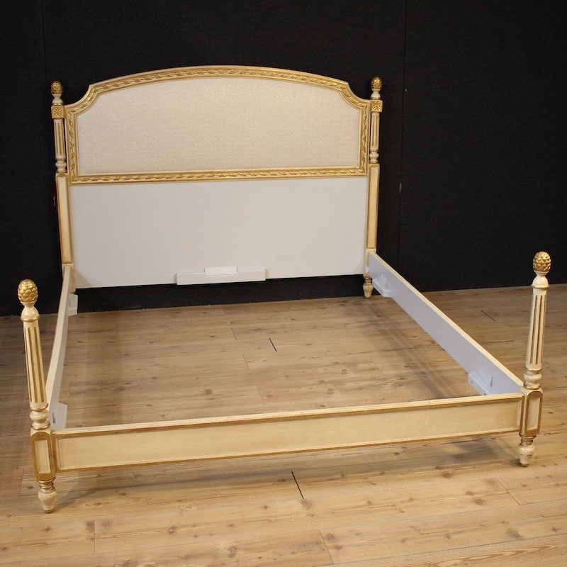 Letto matrimoniale laccato e dorato in stile Luigi XVI