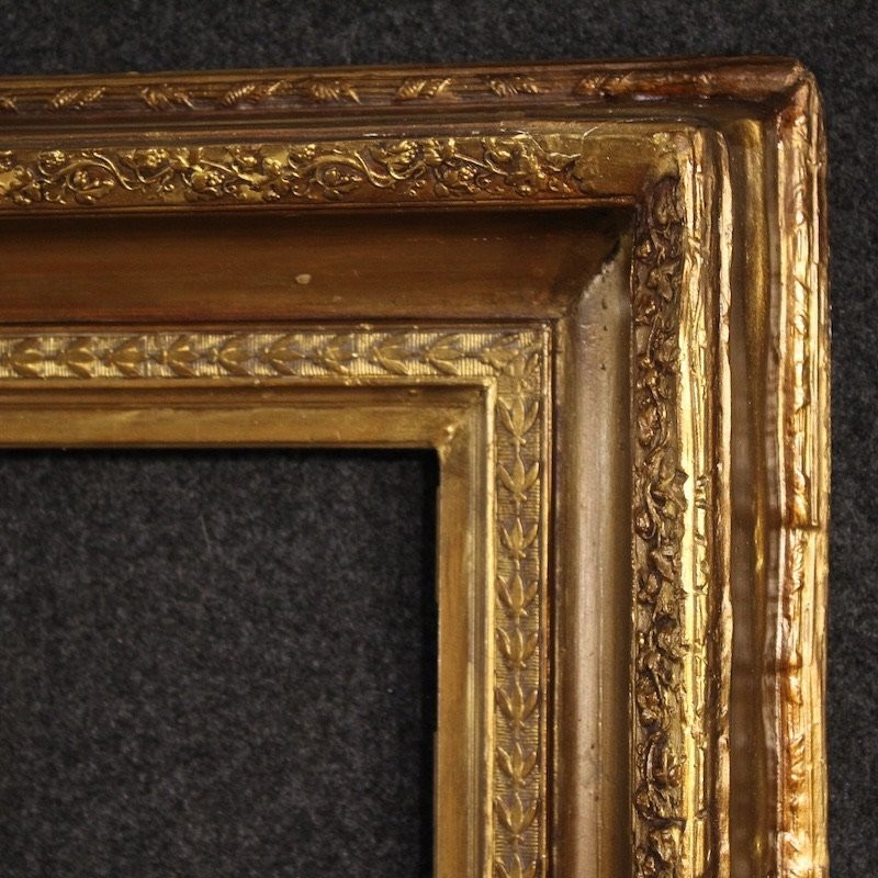 Cornice spagnola dorata del XX secolo-photo-1