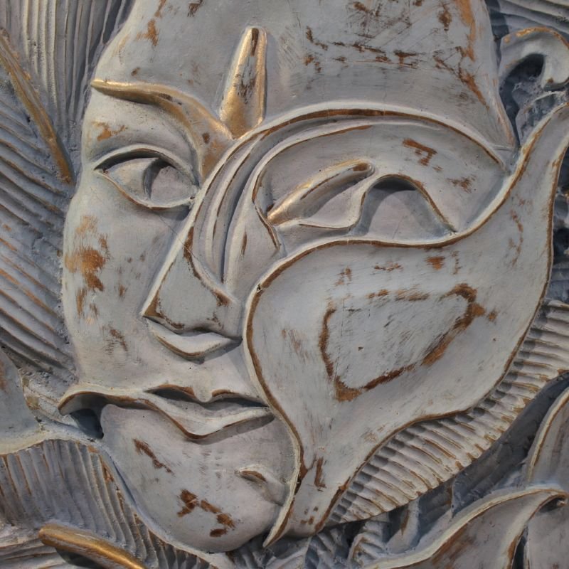 Scultura bassorilievo, volto stilizzato con fiori, XX secolo-photo-2