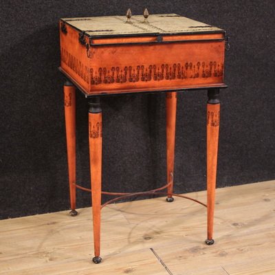Elegante tavolino da gioco del XX secolo in stile neoclassico 