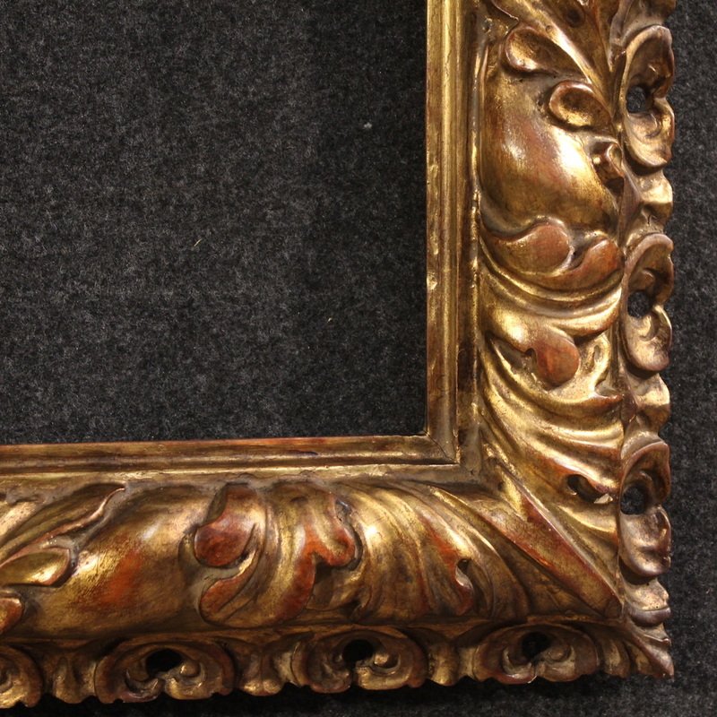 Cornice italiana con ornamenti floreali della metà del XX secolo-photo-1