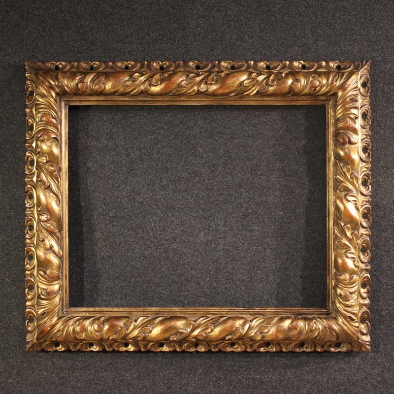 Cornice italiana con ornamenti floreali della metà del XX secolo