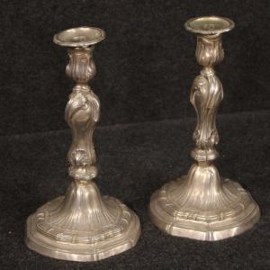 Coppia di candelabri italiani in metallo argentato del XX secolo