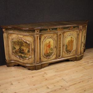 Grande credenza veneziana laccata e dipinta del XX secolo