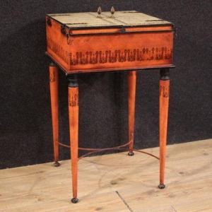 Elegante tavolino da gioco del XX secolo in stile neoclassico