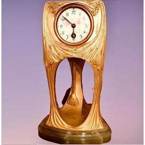 Art Nouveau Pendulum In Bronze D.vago