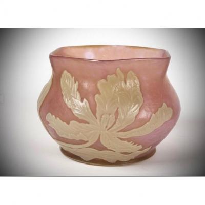 Lorraine Art Glassware With White Oak Lace Foliage