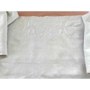 Large Linen Sheet With Impressive Hand Embroidery Of The Monogram Mh Foliage - Antique Linen