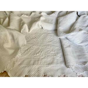 Flat Quilted Blanket Scalloped On Two Sides With Relief And Ep Monogram - Antique Linen