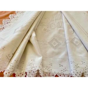 Large Ac Scalloped Sheet With English Embroidery Returns, On Fine Linen Canvas - Antique Linen