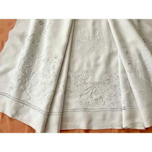 Fine Linen Sheet With Hand-embroidered English Embroidery On The Hem And Edges - Antique Linen