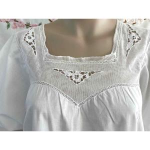 Fine Hostess Dress: Hand Embroidery On Tulle And White Fabric In Fine Percale - Linge Ancien