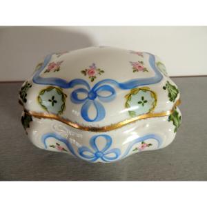 Jewelry Box, Porcelain Jewelry Box From The Sèvres Factory, Louis XIV, 19th Century