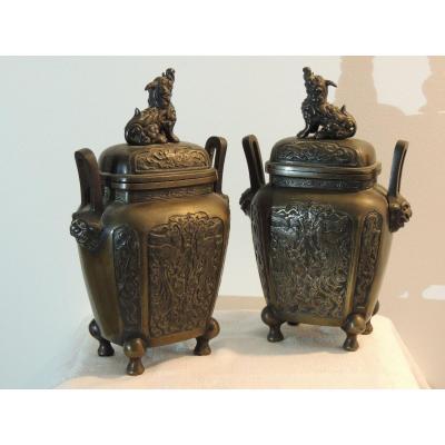 Covered Bronze Pot, Pair Of Vases Topped With Chie Fu, Chinese Dogs, From The 19th Century