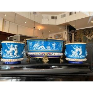 Garniture En Faïence Monogramé F B à Paris