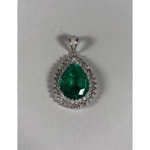 Pendant - 18k White Gold - 28ct. Pear-cut Emerald - Diamond