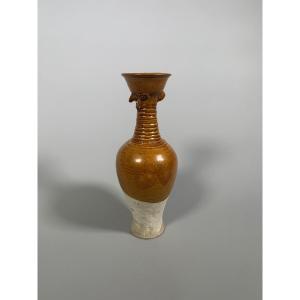 Terra Cotta Vase With Amber Glaze Tang Dynasty ( 618-907 )
