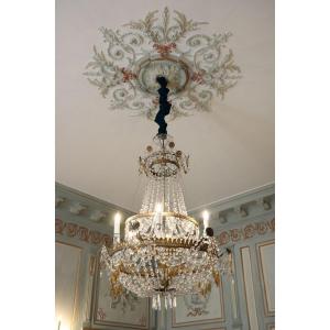 Chandelier With Six Arms Of Lights In Basket Shape